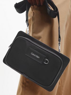 Crossbody Bag aus recyceltem Material Calvin Klein® K50K510213BAX