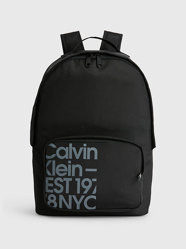 Black / Overcast Grey Print > Runder Rucksack Aus Recyceltem Material > undefined Herren - Calvin Klein