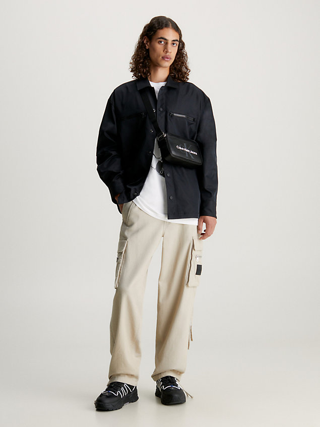 black wandelbare crossbody bag für herren - calvin klein jeans