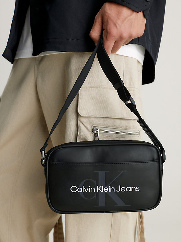 black wandelbare crossbody bag für herren - calvin klein jeans