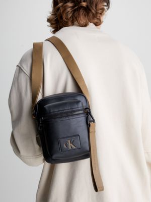 Crossbody Bag aus recyceltem Material Calvin Klein® K50K510406BDS