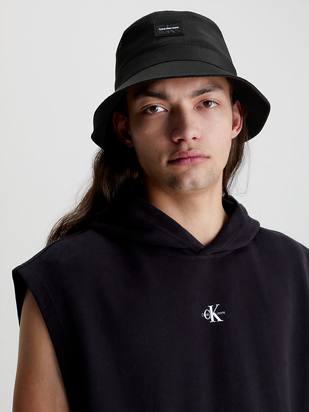 black kapelusz typu bucket hat ze sznureczkiem z materiałów z recyklingu dla mężczyźni - calvin klein jeans