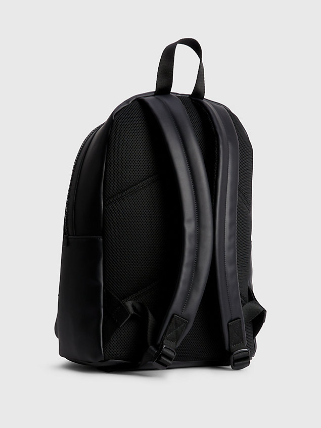 black runder rucksack aus recyceltem material für herren - calvin klein