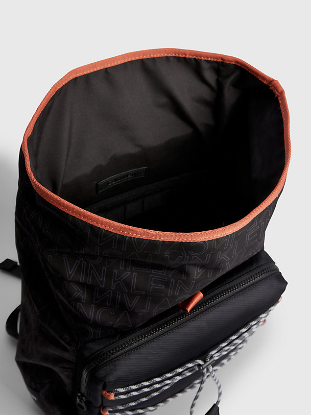 black rucksack mit rollverschluss aus recyceltem material für herren - calvin klein