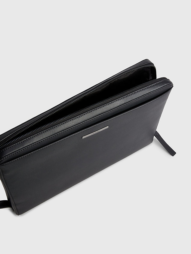 black laptoptasche aus recyceltem material für herren - calvin klein