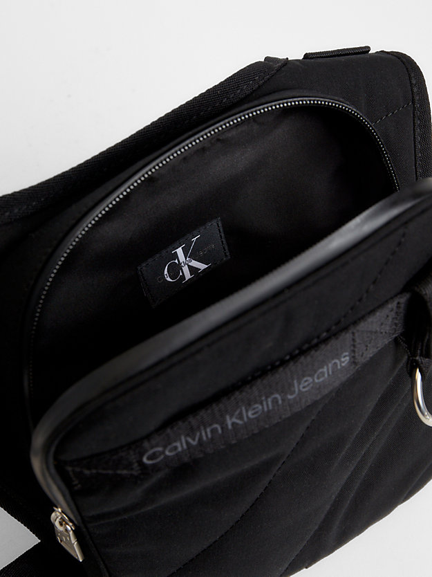 black pikowana torba typu apron dla mężczyźni - calvin klein jeans