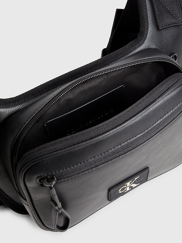 black apron-tasche aus recyceltem material für herren - calvin klein jeans