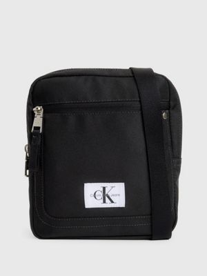 black crossbody-reporter-bag aus recyceltem material für herren - calvin klein jeans