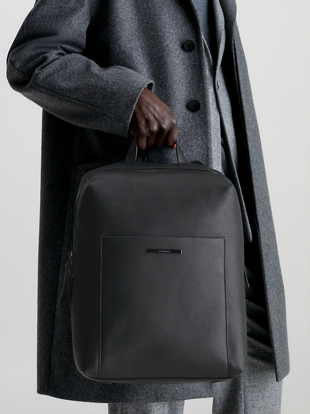 sac à dos carré en similicuir black pour hommes calvin klein