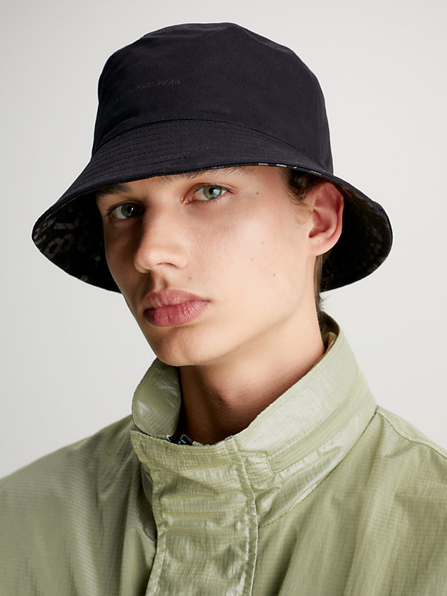 black dwustronny kapelusz typu bucket hat dla mężczyźni - calvin klein jeans
