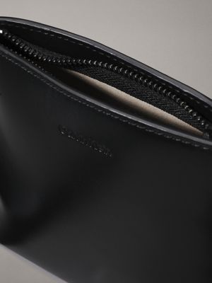 borsa a tracolla in pelle piatta piccola ck black leather da uomini calvin klein