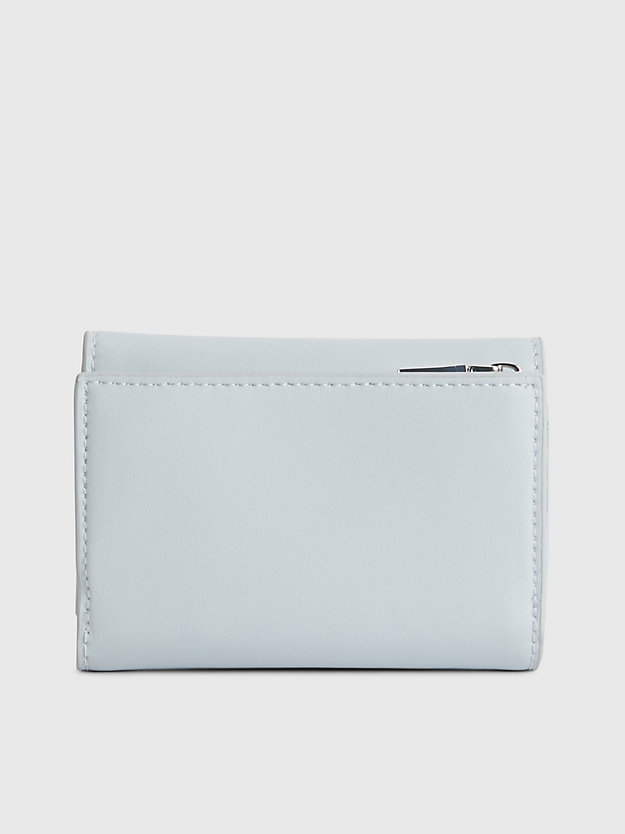 PEARL BLUE Dreifach faltbares kleines RFID-Portemonnaie aus recyceltem Material für Damen CALVIN KLEIN