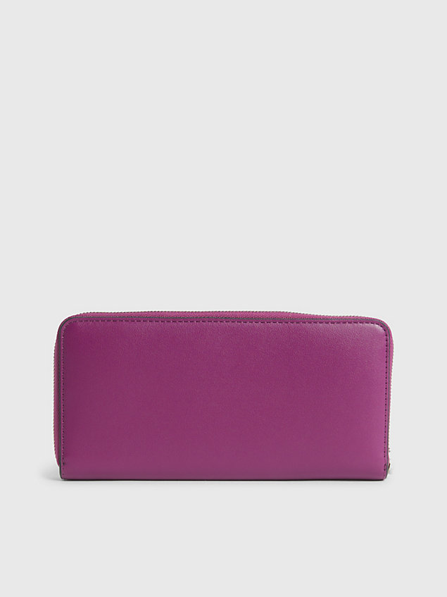 cartera con cremallera en el contorno y logo purple de mujer calvin klein jeans