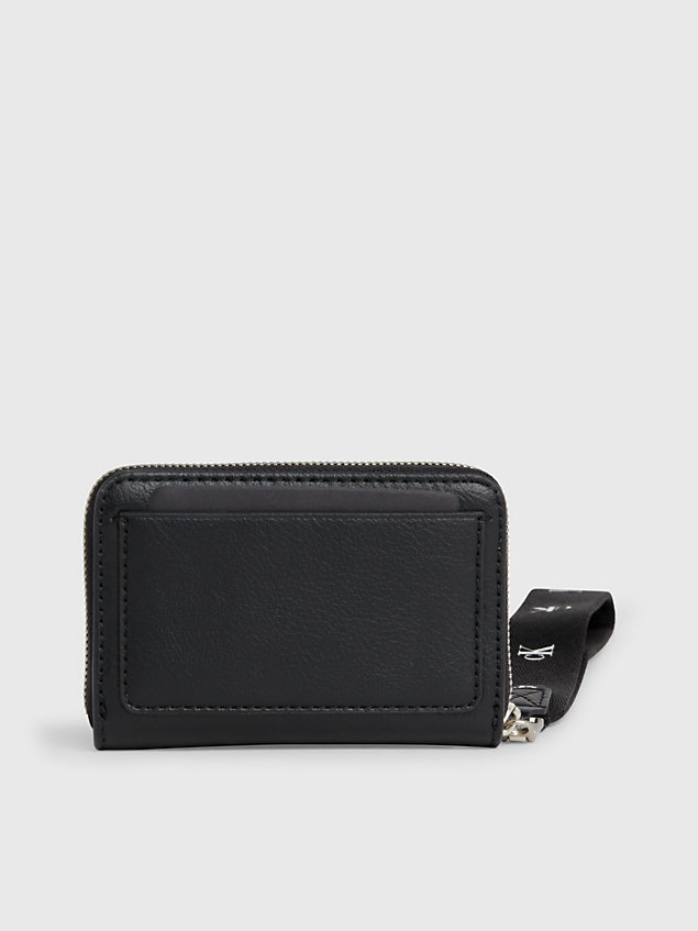 black armbandtaschen-portemonnaie mit rundum-reißverschluss aus recyceltem material für damen - calvin klein jeans