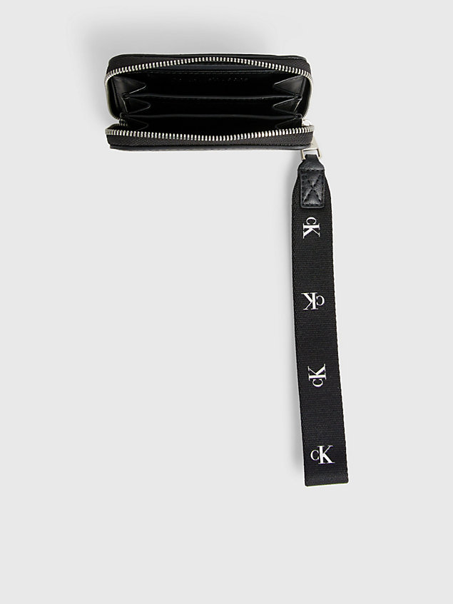 black armbandtaschen-portemonnaie mit rundum-reißverschluss aus recyceltem material für damen - calvin klein jeans