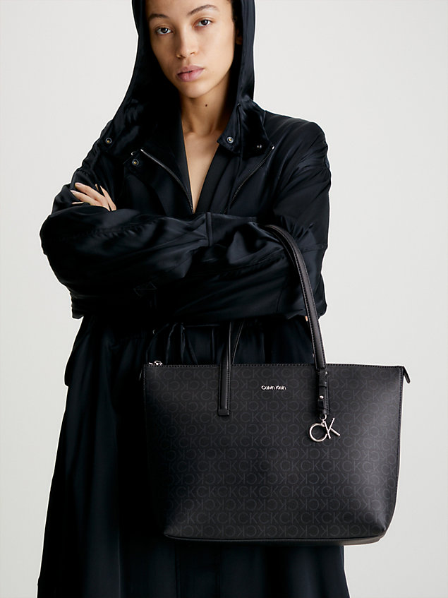 black torba typu tote z materiałów z recyklingu z logo dla kobiety - calvin klein
