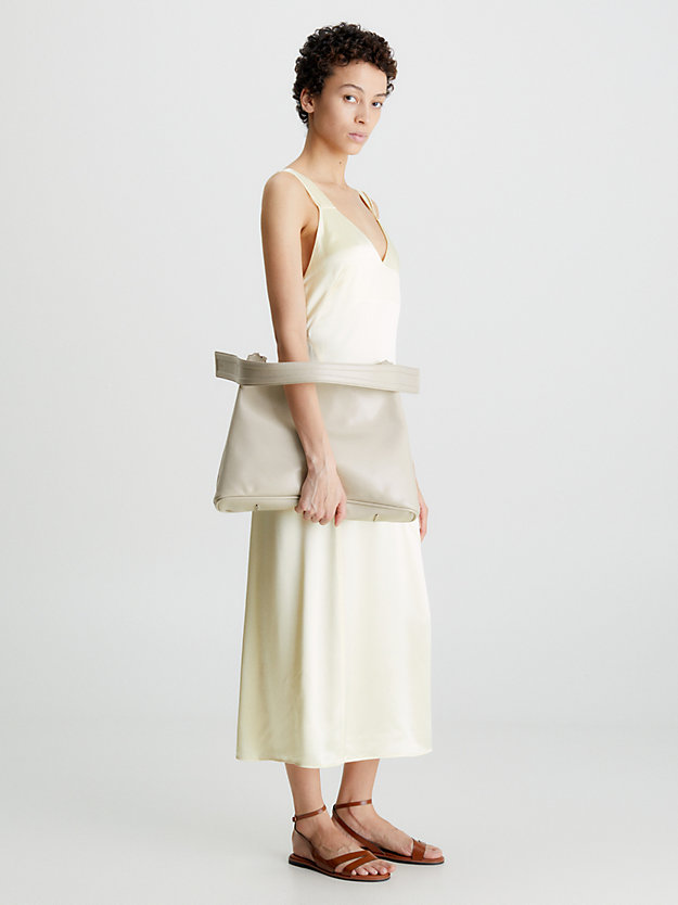 STONEY BEIGE Schultertasche aus recyceltem Kunstleder für Damen CALVIN KLEIN