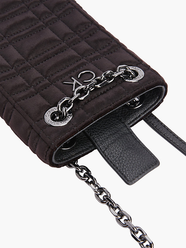 black aksamitna torba na telefon z materiałów z recyklingu dla kobiety - calvin klein