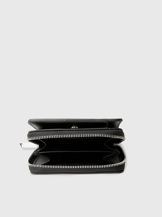 ck black portemonnaie mit rundum-reißverschluss aus recyceltem material für damen - calvin klein