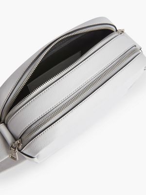 GHOST GREY Crossbody Bag aus recyceltem Material für Damen CALVIN KLEIN JEANS