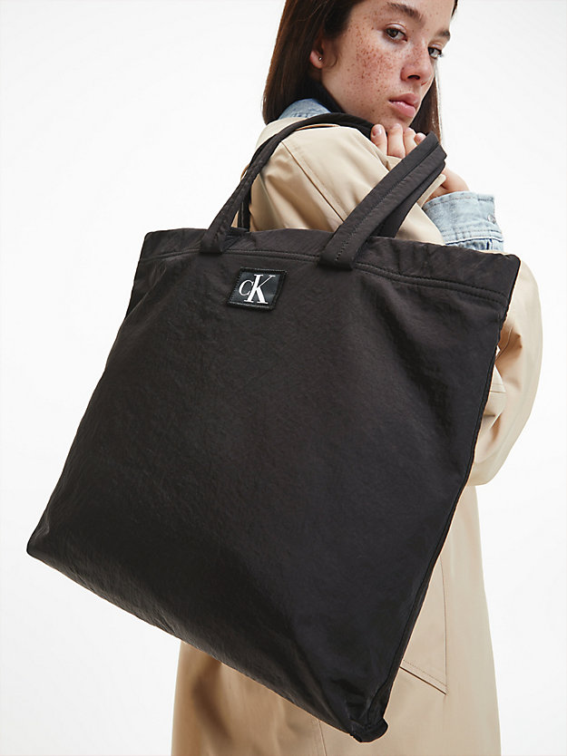 BLACK Shopper aus recyceltem Nylon im Wende-Design für Damen CALVIN KLEIN JEANS