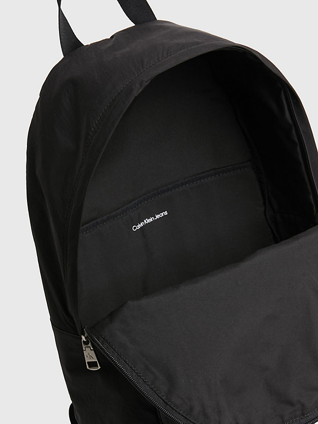 BLACK Runder weicher Rucksack aus recyceltem Material für Damen CALVIN KLEIN JEANS
