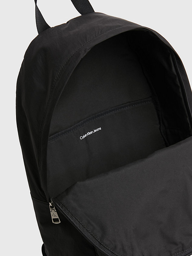 black runder weicher rucksack aus recyceltem material für damen - calvin klein jeans
