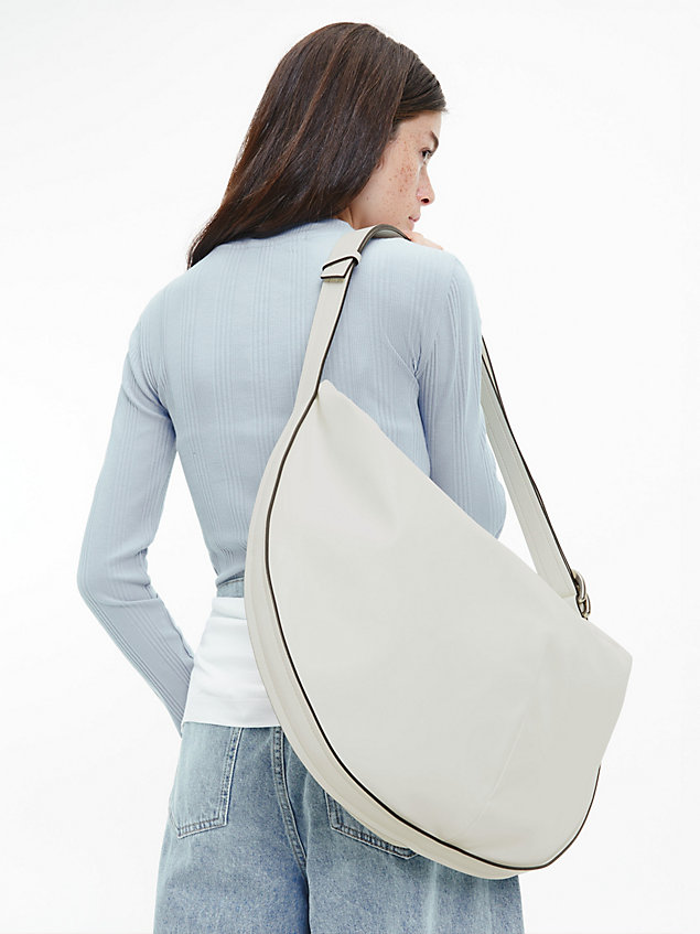white torba hobo oversize dla kobiety - calvin klein jeans