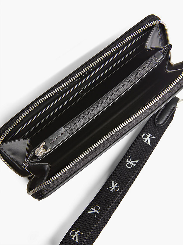 BLACK Portefeuille zippé avec dragonne en matières recyclées for femmes CALVIN KLEIN JEANS