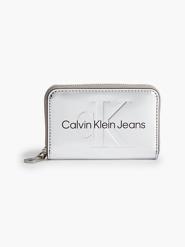 Cartera con cremallera en el contorno plateada Calvin Klein® K60K61040501O