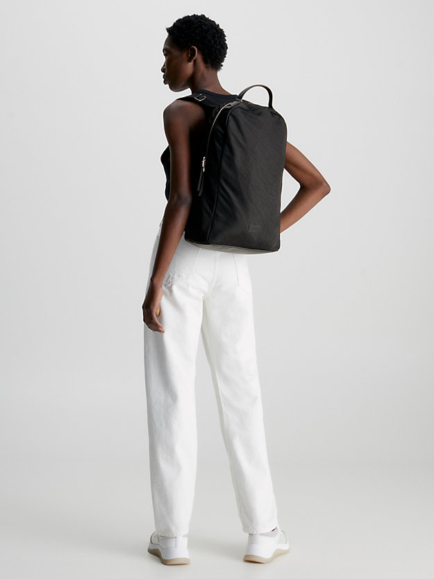 CK BLACK Okrągły plecak z nylonu z recyklingu dla Kobiety CALVIN KLEIN