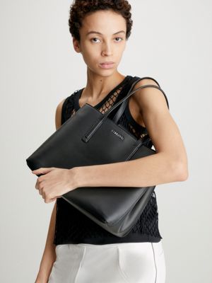 CALVIN KLEIN FLAT BAG IN HAMMERED FAUX LEATHER Woman Black