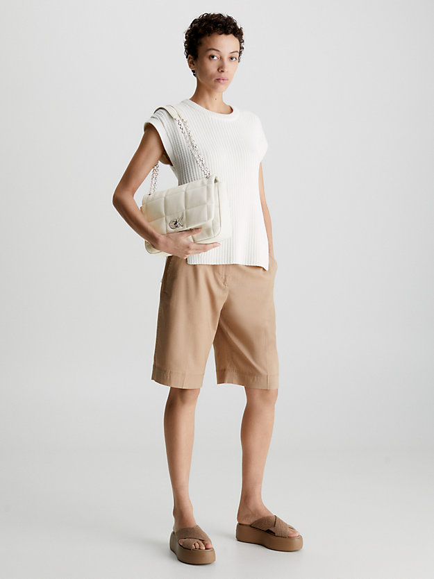 STONEY BEIGE Schultertasche aus recyceltem Steppmaterial für Damen CALVIN KLEIN