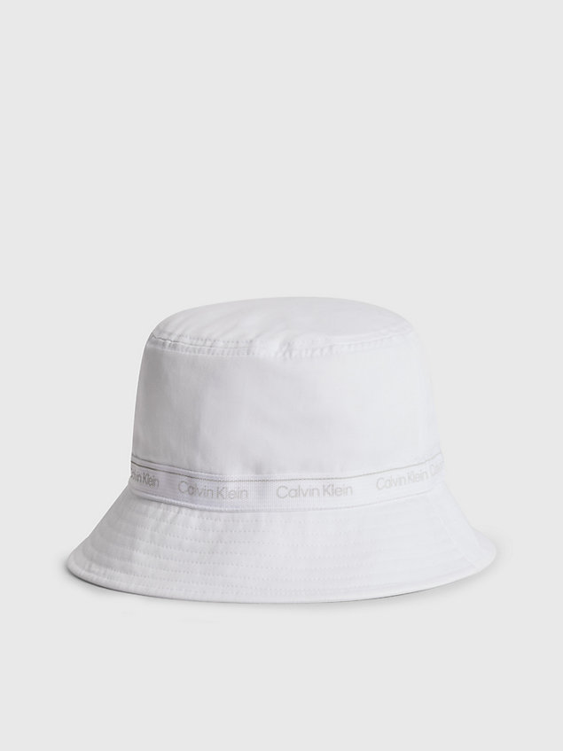 white kapelusz typu bucket hat z bawełny organicznej dla kobiety - calvin klein