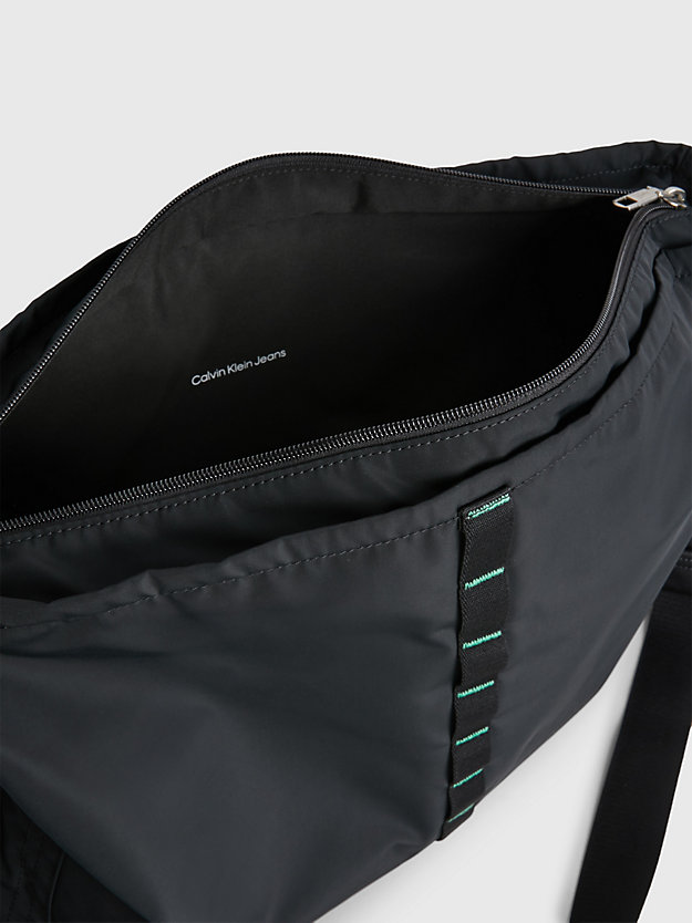 BLACK Große Crossbody Bag aus recyceltem Twill für Damen CALVIN KLEIN JEANS