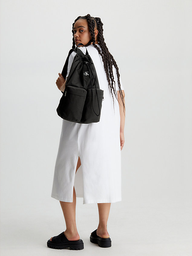 black gerecyclede nylon sling bag voor dames - calvin klein jeans