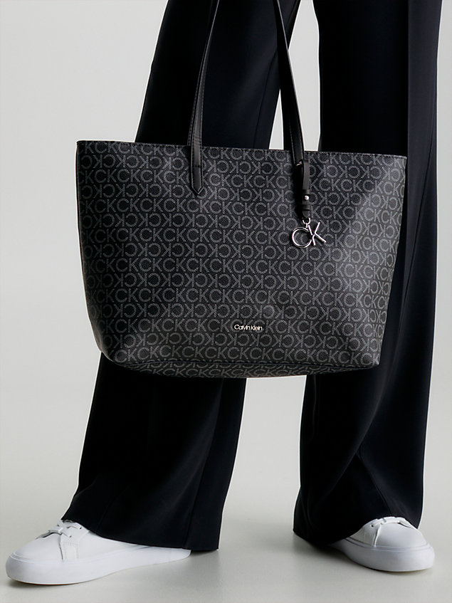 black torba tote z materiałów z recyklingu z logo dla kobiety - calvin klein