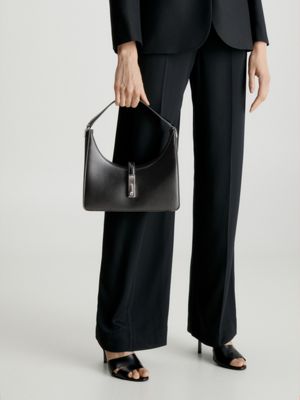 CK BLACK Kleine Schultertasche aus recyceltem Material für Damen CALVIN KLEIN