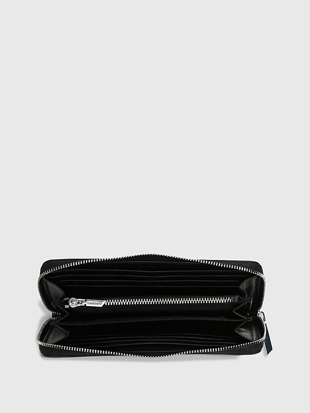 BLACK MONO Großes RFID-Portemonnaie mit Rundum-Reißverschluss aus recyceltem Material für Damen CALVIN KLEIN