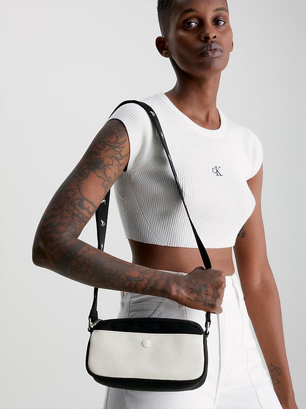 BLACK / ANCIENT WHITE Gerecyclede canvas crossover voor dames CALVIN KLEIN JEANS