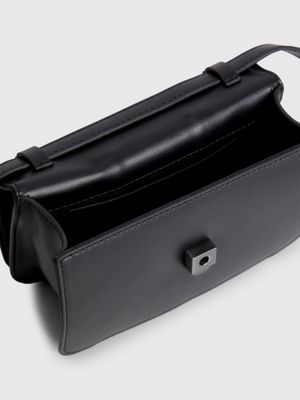 Crossbody Bag aus recyceltem Material Calvin Klein® K60K610732BAX