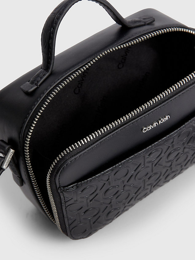 black mała torba przez ramię z materiałów z recyklingu dla kobiety - calvin klein