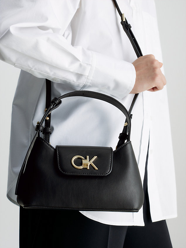 black mała torba przez ramię dla kobiety - calvin klein