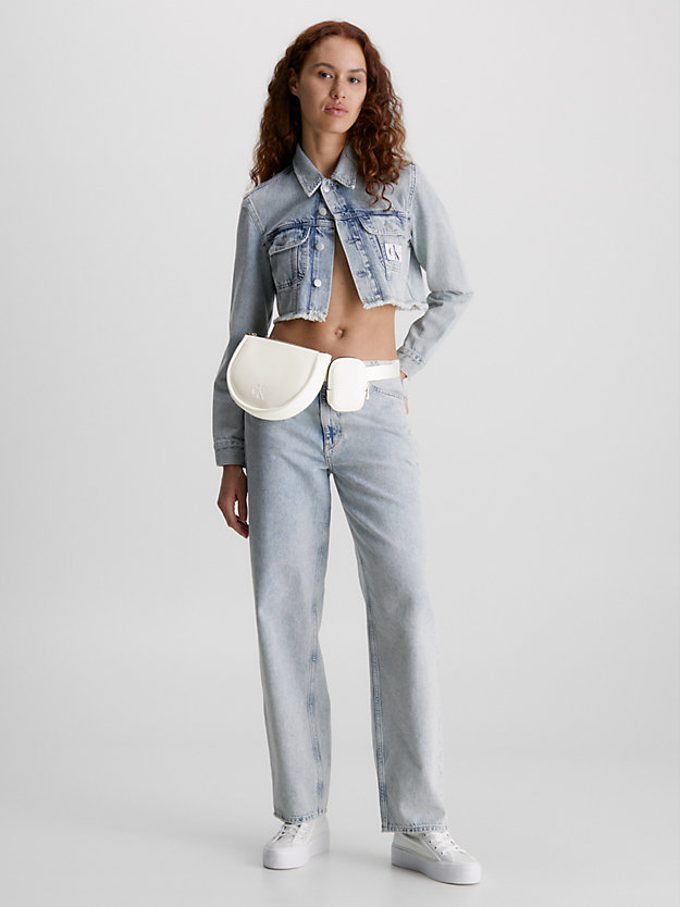 bright white runde gürteltasche mit beutel für damen - calvin klein jeans