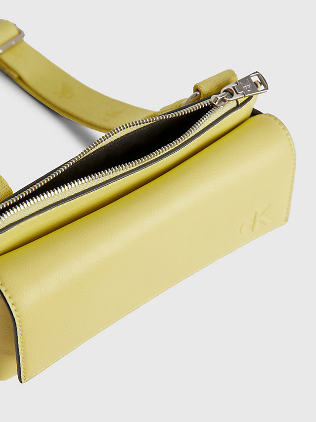 YELLOW SAND Crossbody-Handy-Tasche aus recyceltem Material für Damen CALVIN KLEIN JEANS