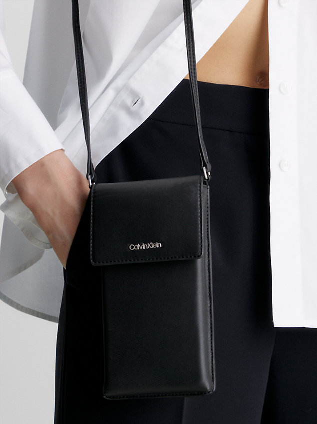 black torba na telefon przez ramię dla kobiety - calvin klein
