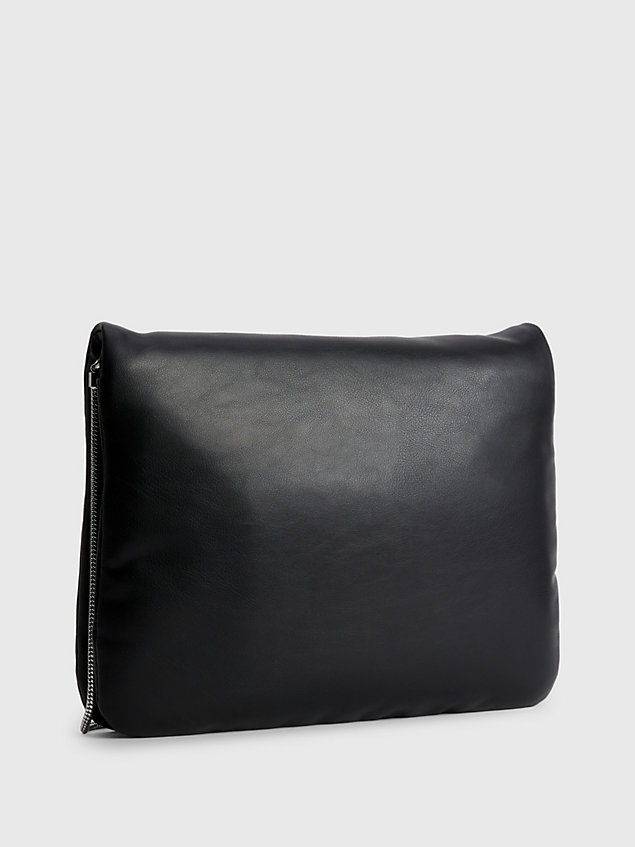 black crossbody bag aus weichem, recyceltem material für damen - calvin klein