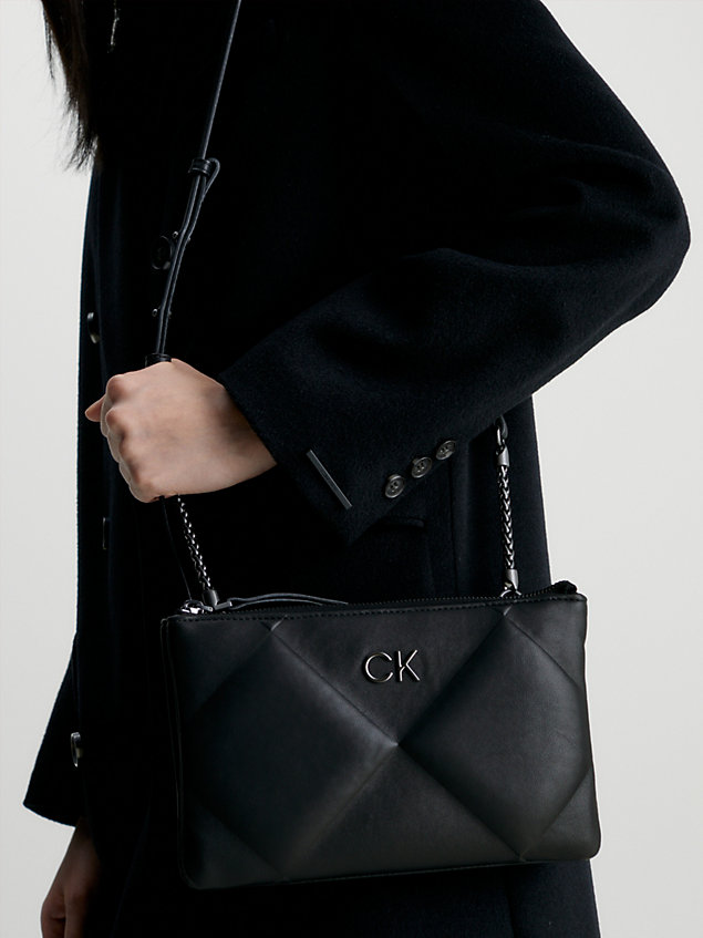 black pikowana torba przez ramię dla kobiety - calvin klein