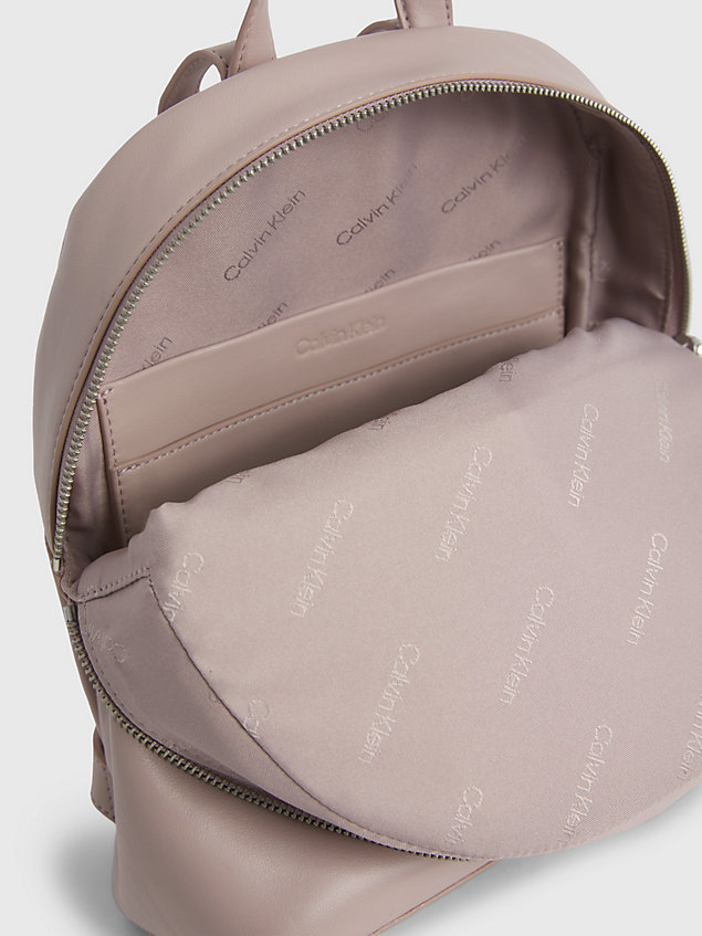 grey okrągły plecak dla kobiety - calvin klein