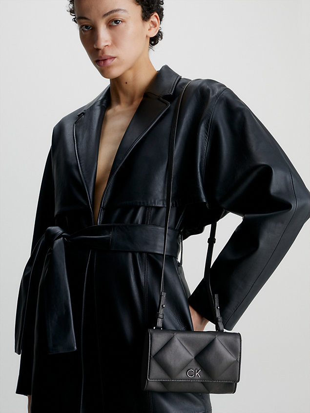 black pikowana mini torba przez ramię dla kobiety - calvin klein